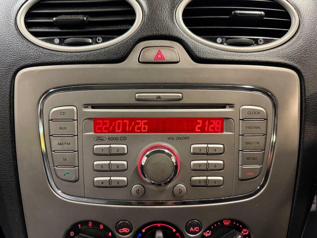 Ford Focus Hatchback Titanium 1.6 Full Service Histo Silver #22