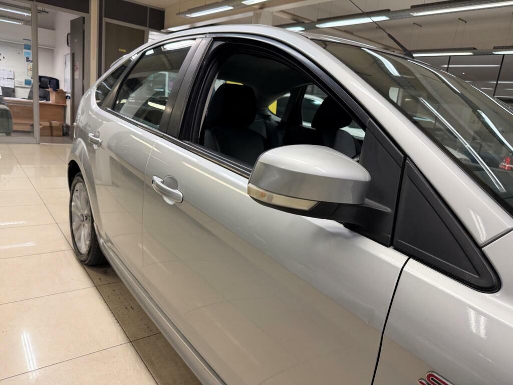 Ford Focus Hatchback Titanium 1.6 Full Service Histo Silver #10