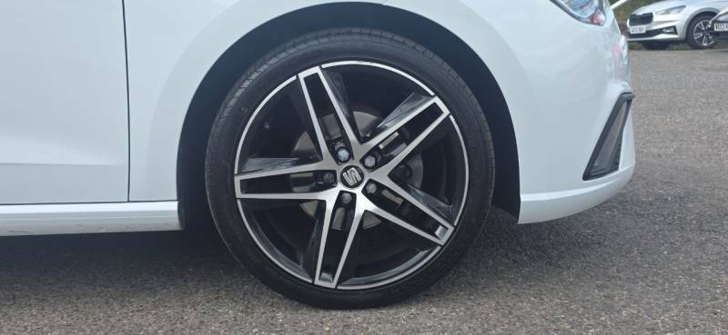 Seat Ibiza 1.0 Tsi 110 Fr Sport Ez White #4