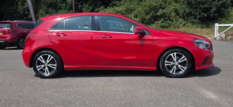 Mercedes-Benz A Class A180d Se - 2015 65 LV65XZH Red #3