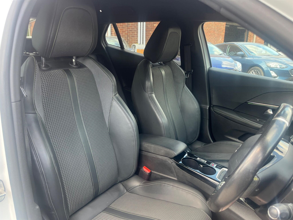Peugeot 2008 Active Black #9
