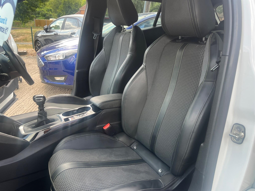 Peugeot 2008 Active Black #11
