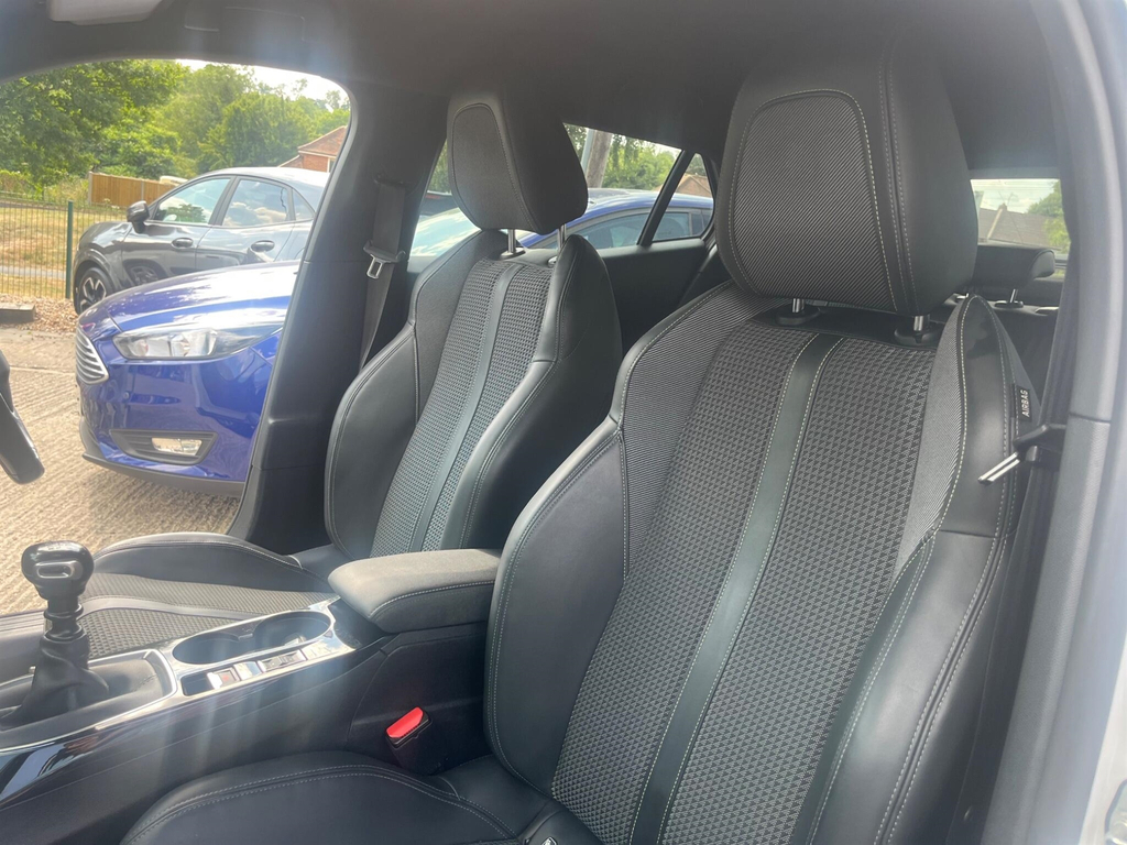 Peugeot 2008 Active Black #15