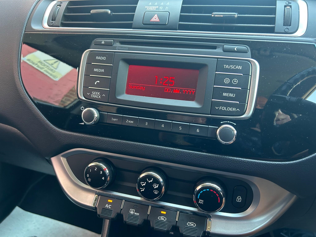 Kia RIO 1.4L 4 White #28
