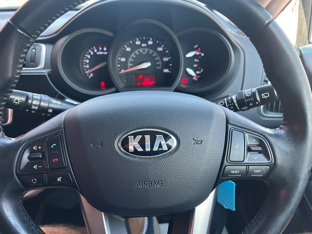 Kia RIO 1.4L 4 White #32
