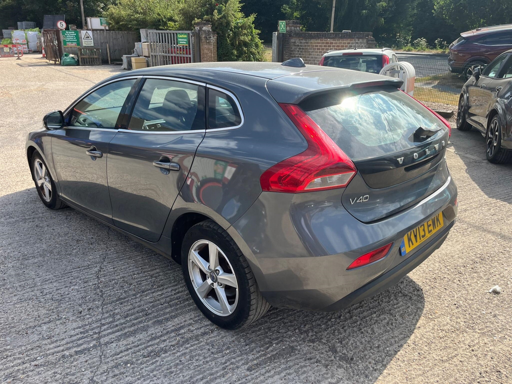 Volvo V40 2L R-design Nav White #7