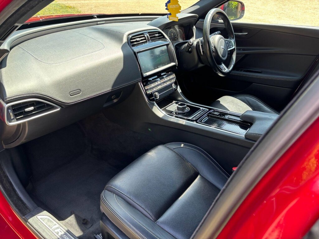 Jaguar XE 2.0I Gpf R-sport Saloon Euro 6 S White #36