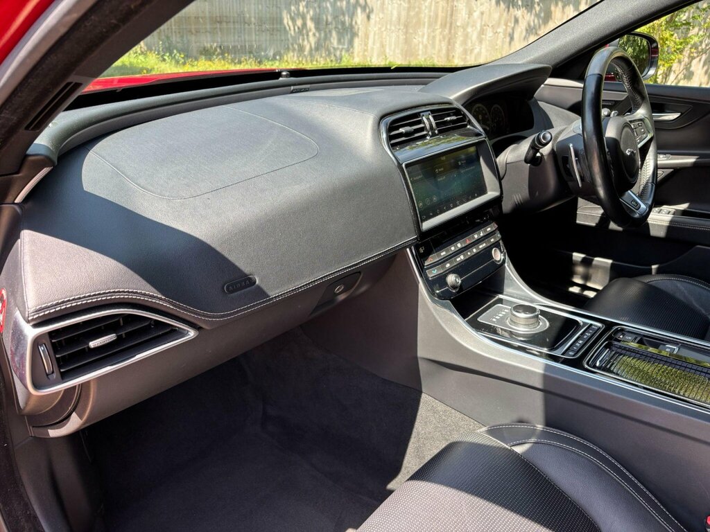Jaguar XE 2.0I Gpf R-sport Saloon Euro 6 S White #12