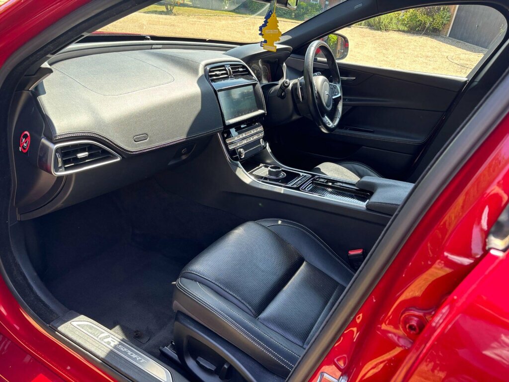 Jaguar XE 2.0I Gpf R-sport Saloon Euro 6 S White #35