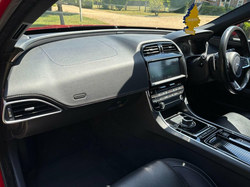 Jaguar XE 2.0I Gpf R-sport Saloon Euro 6 S White #13