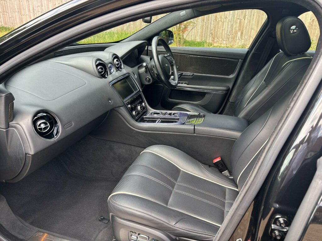 Jaguar XJ Xj Portfolio V6 D Grey #29