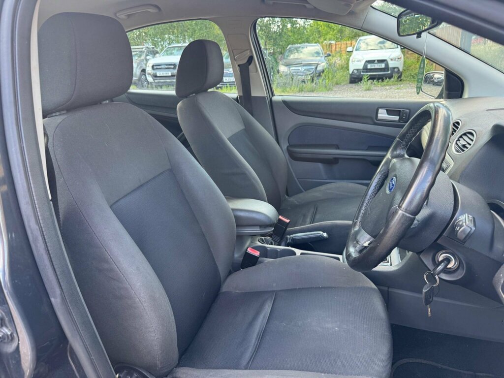 Ford Focus 1.6 Zetec Climate Estate 161 G Blue #17