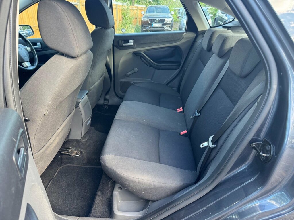Ford Focus 1.6 Zetec Climate Estate 161 G Blue #21