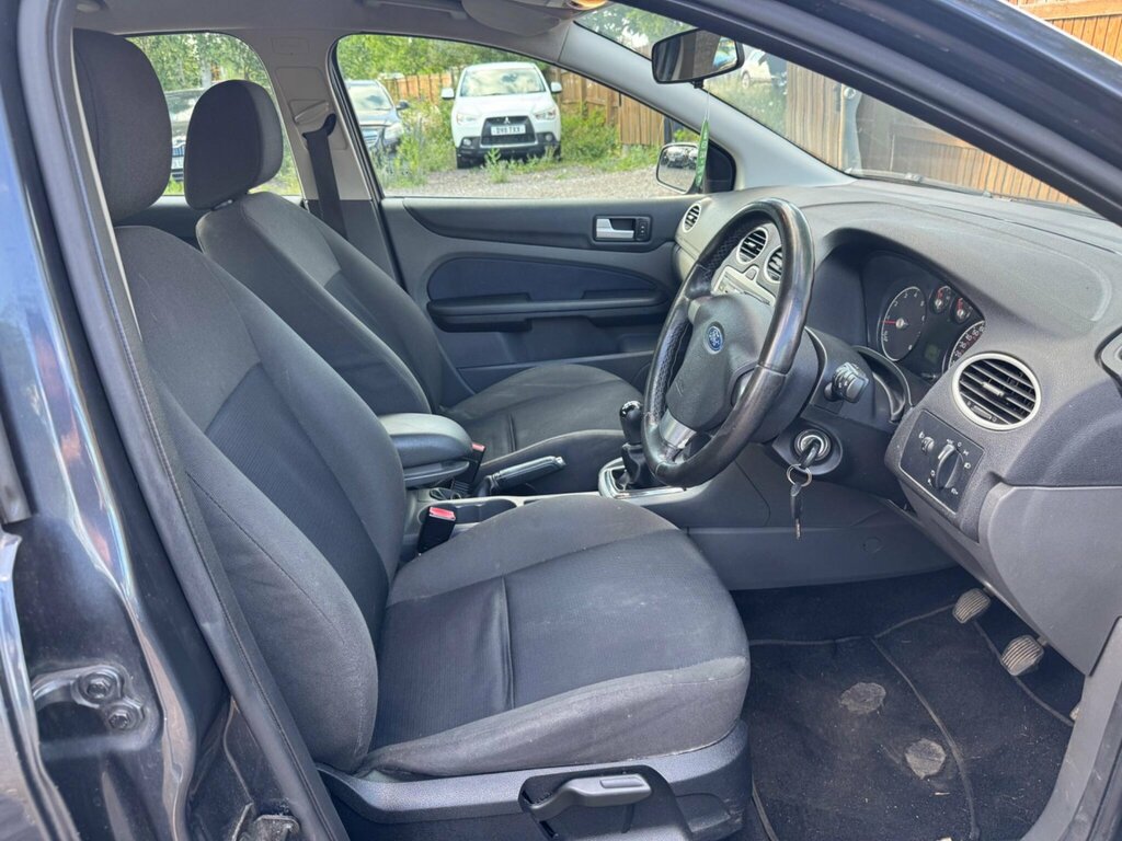Ford Focus 1.6 Zetec Climate Estate 161 G Blue #18