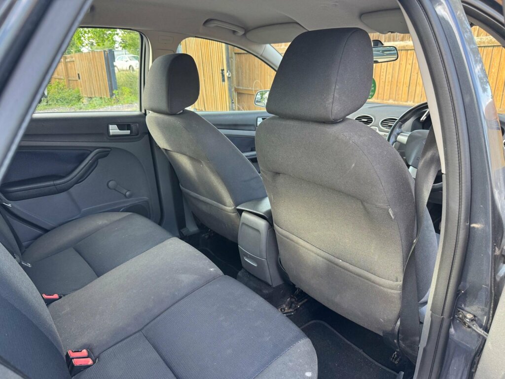 Ford Focus 1.6 Zetec Climate Estate 161 G Blue #24