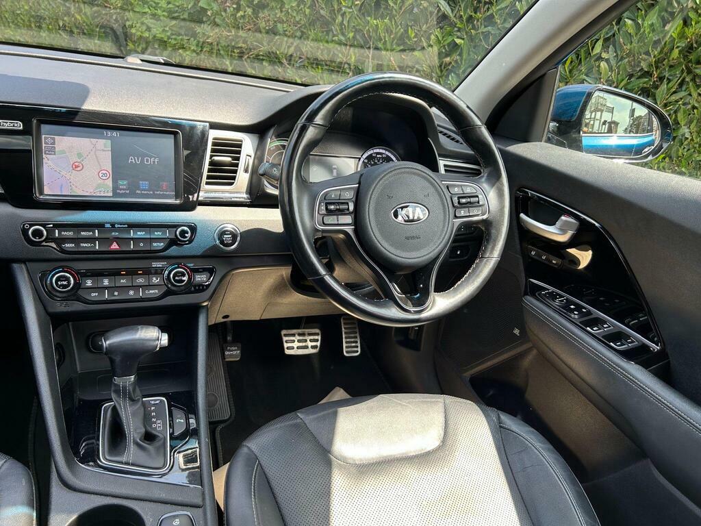 Kia Niro  White #100