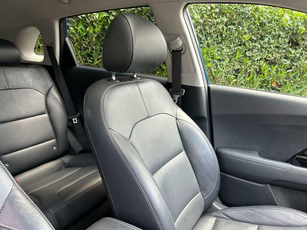 Kia Niro  White #24