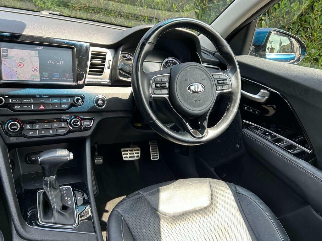 Kia Niro  White #12