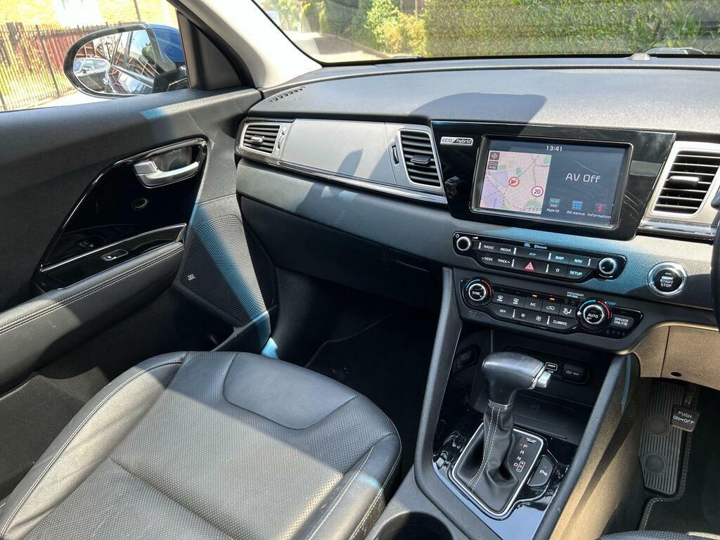 Kia Niro  White #11