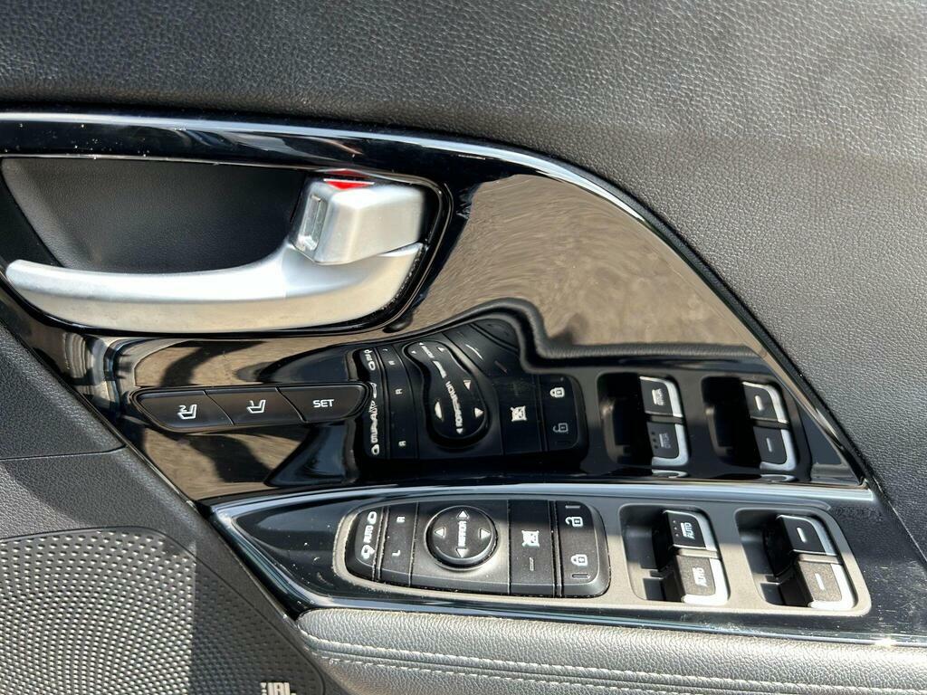 Kia Niro  White #87