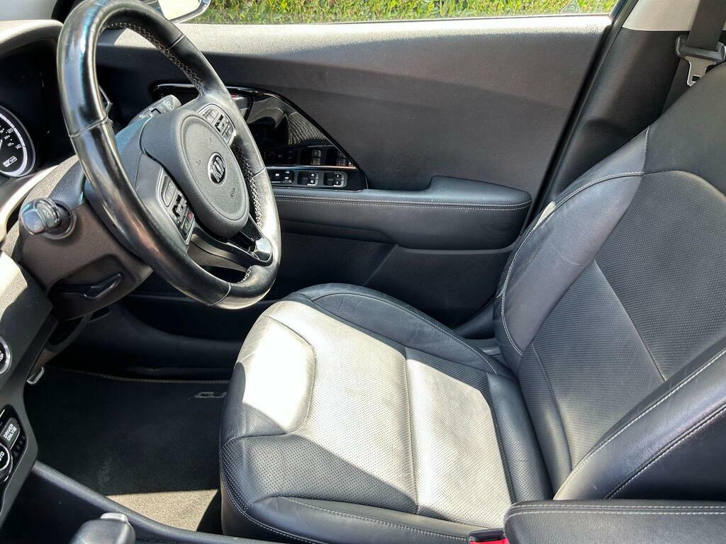 Kia Niro  White #22