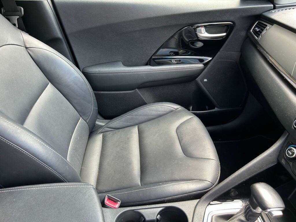 Kia Niro  White #23