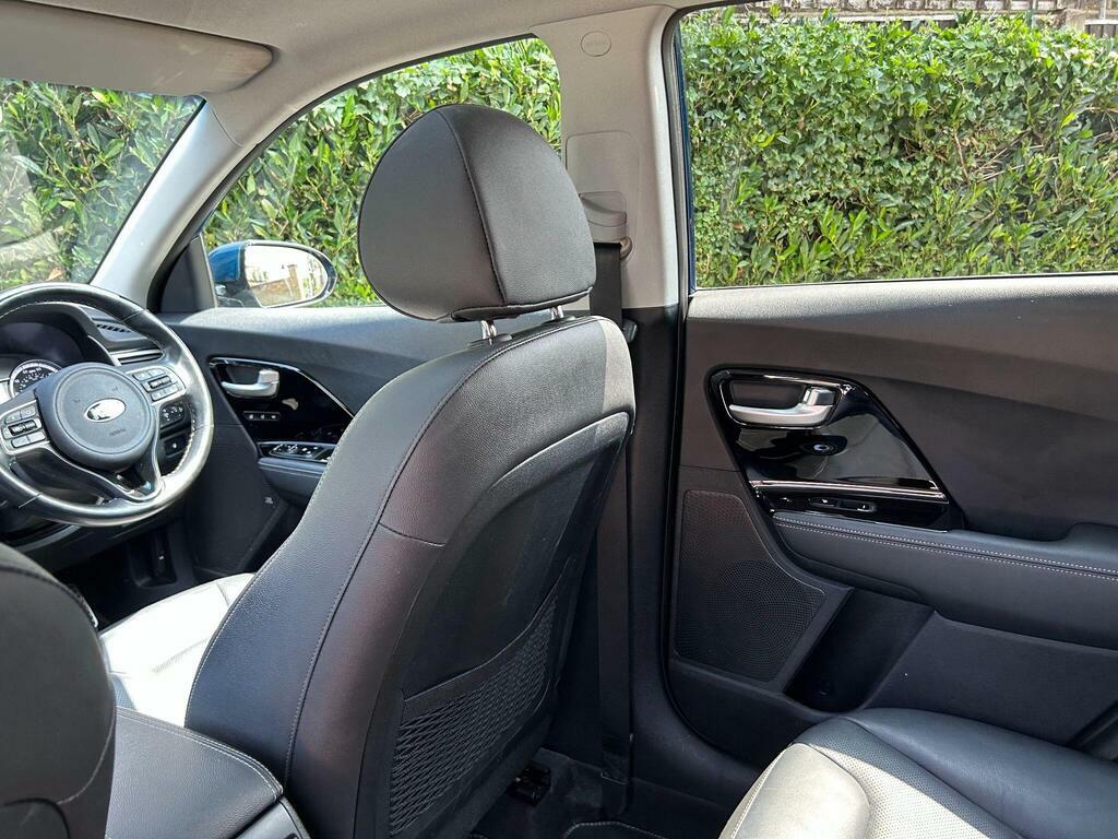 Kia Niro  White #34