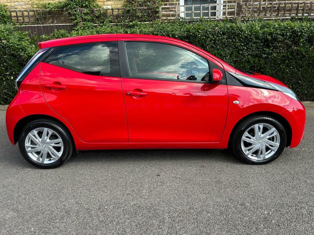 Toyota Aygo 1.0 Vvt-i X-pression X-wave Euro 5 Red #4