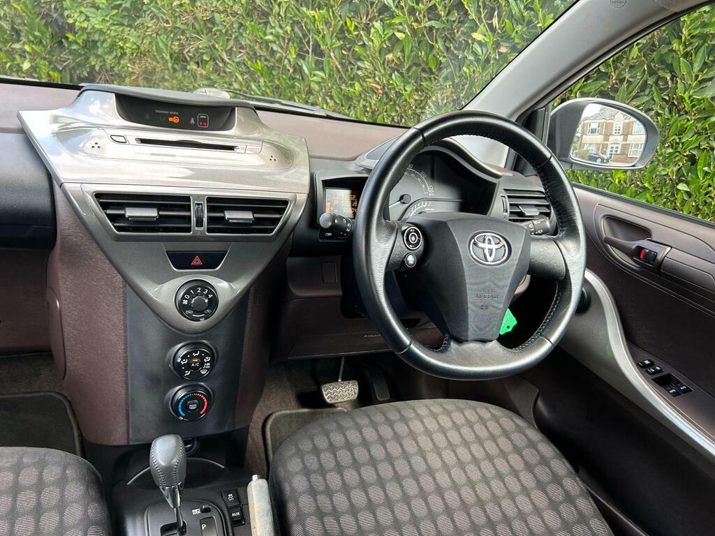 Toyota IQ Hatchback White #13