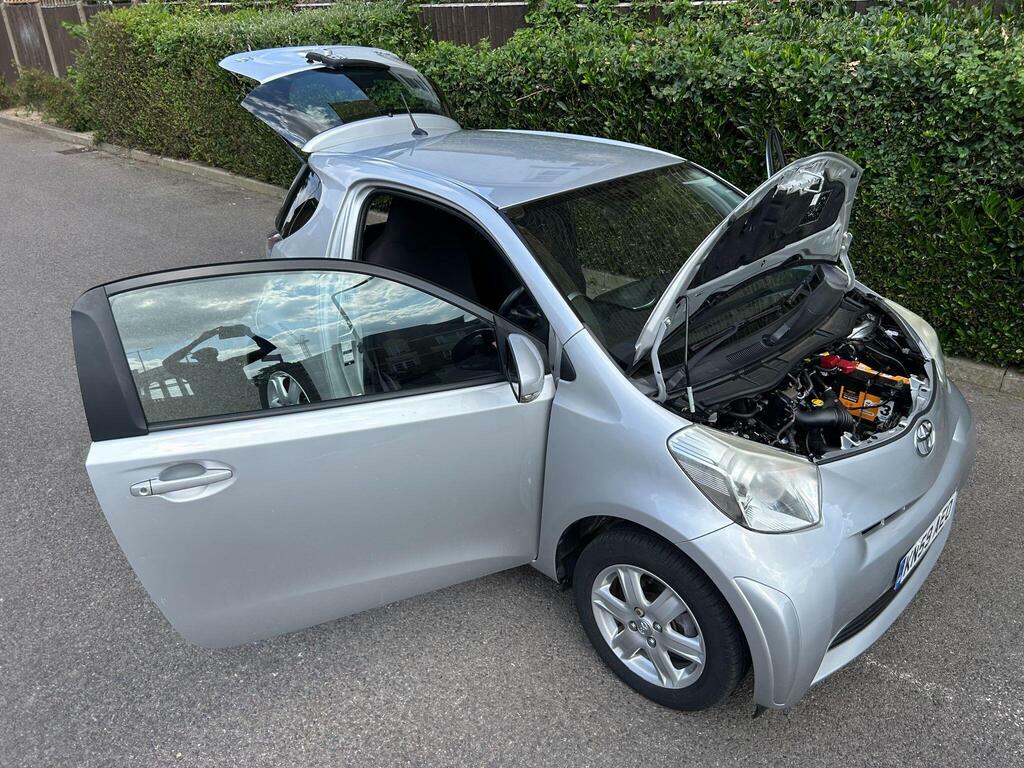 Toyota IQ Hatchback White #74