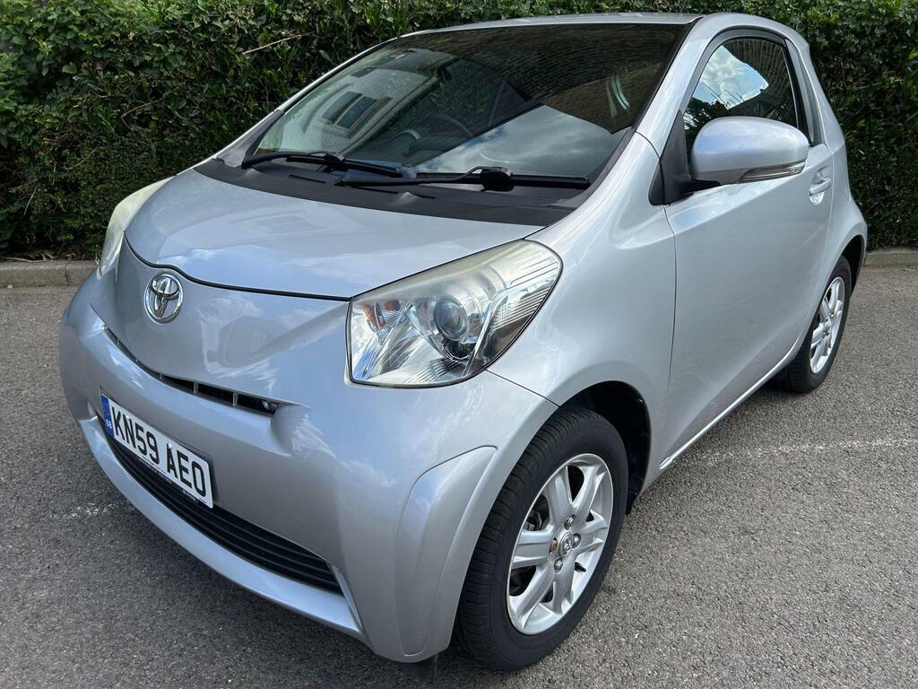 Toyota IQ Hatchback White #10