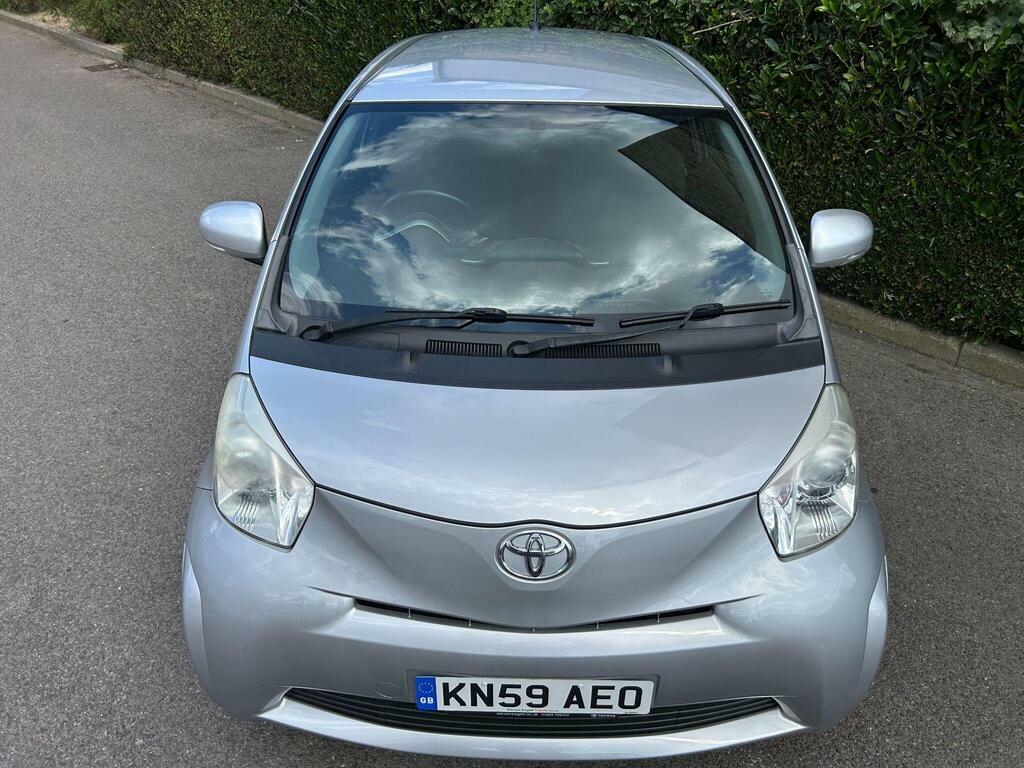 Toyota IQ Hatchback White #100