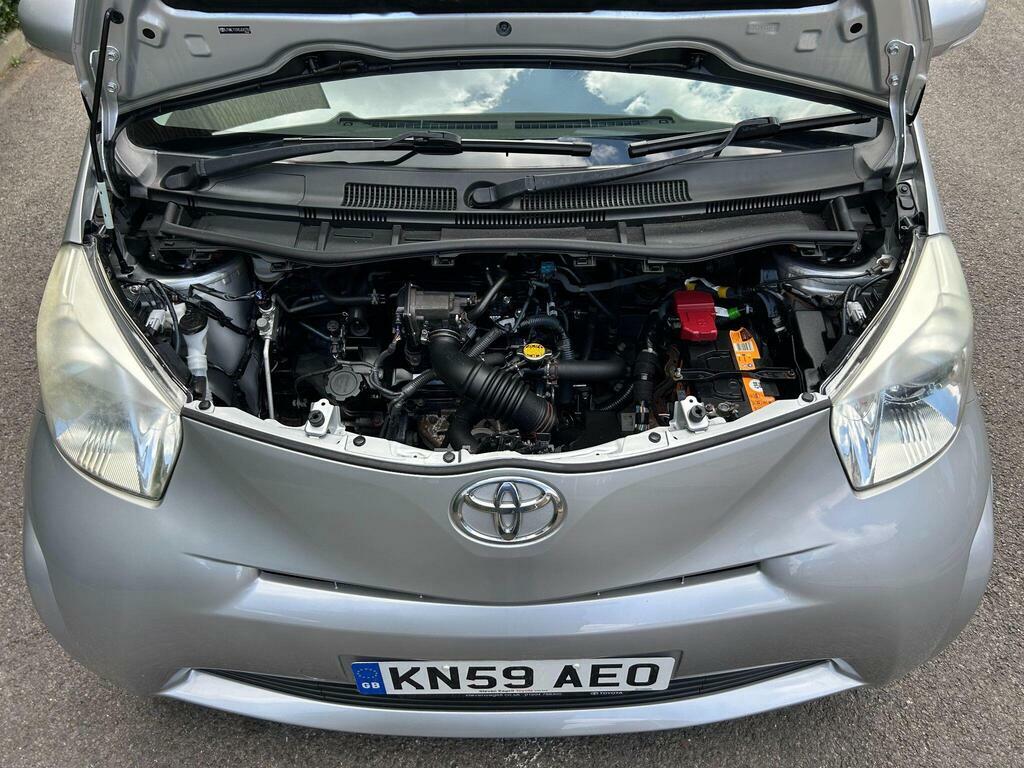 Toyota IQ Hatchback White #8