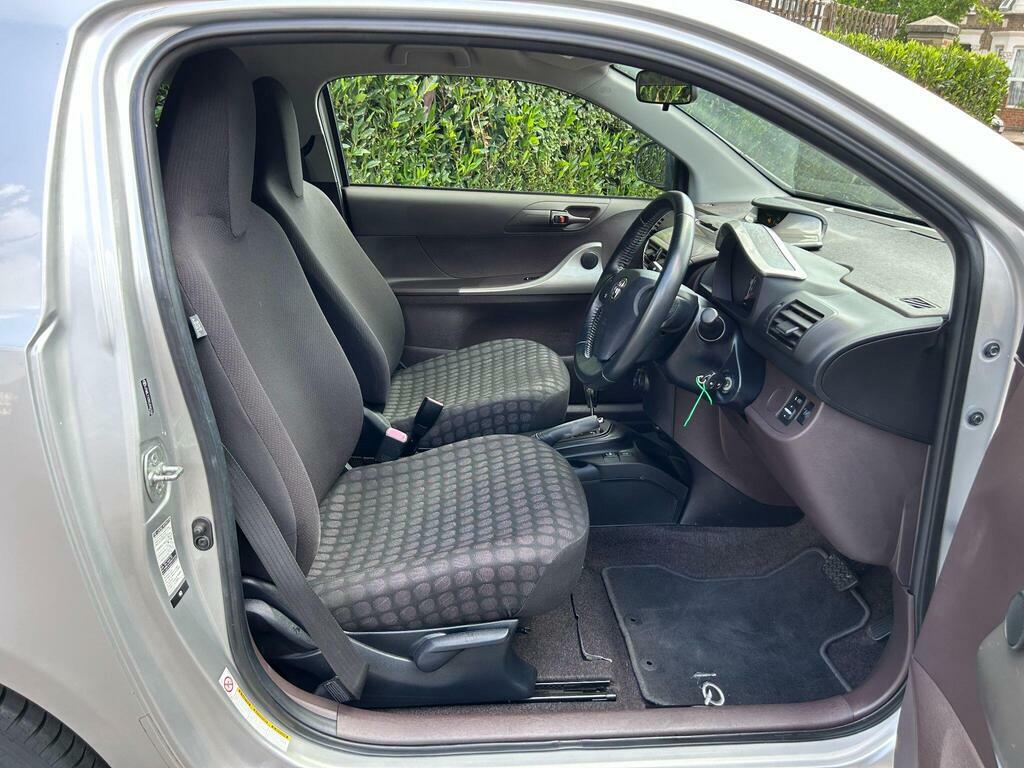 Toyota IQ Hatchback White #19