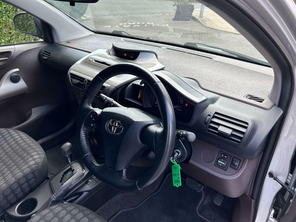 Toyota IQ Hatchback White #18