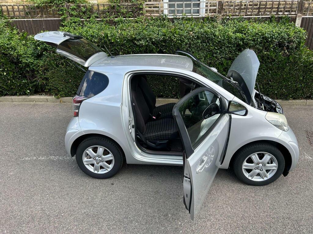 Toyota IQ Hatchback White #72