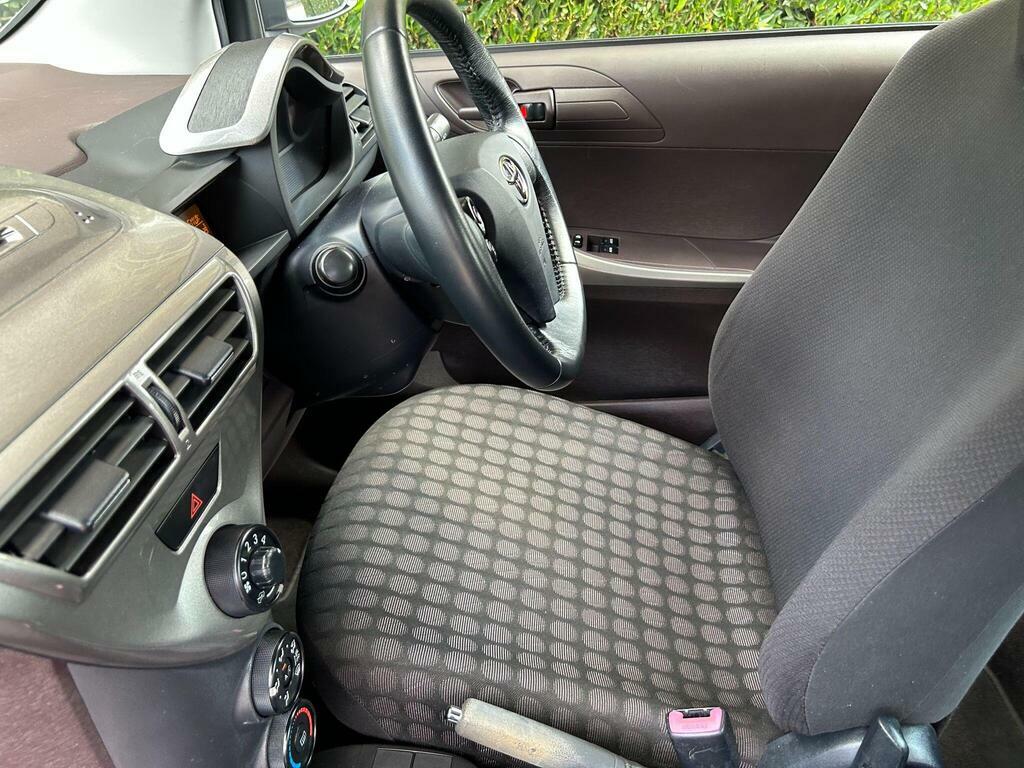 Toyota IQ Hatchback White #25