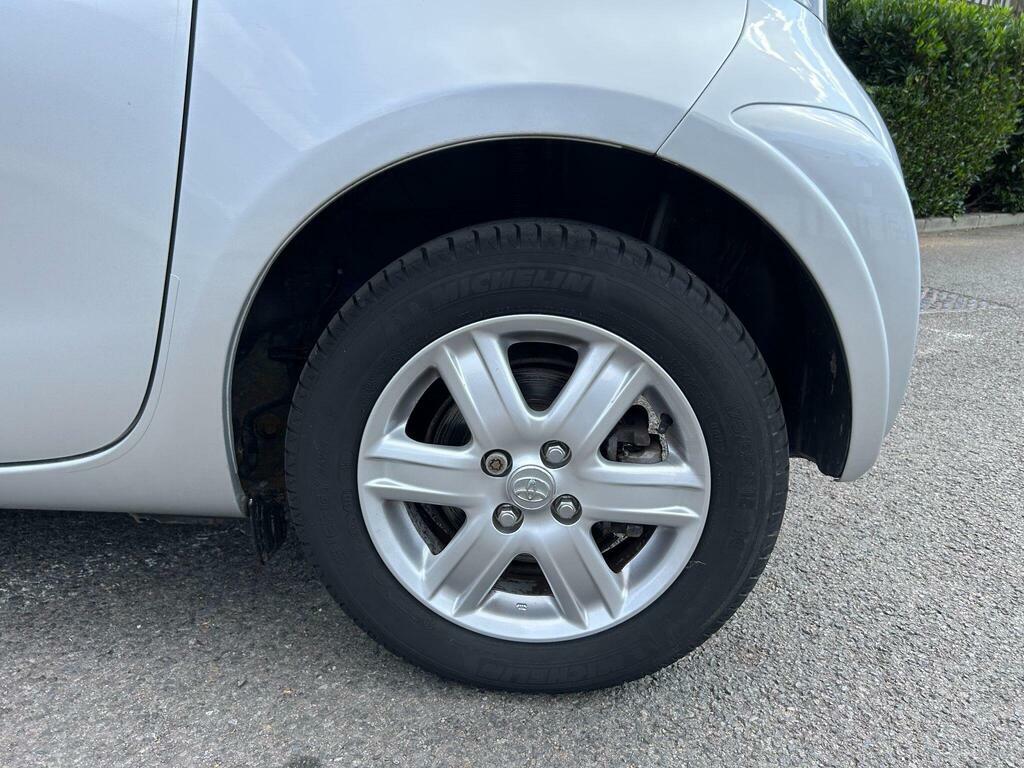 Toyota IQ Hatchback White #83