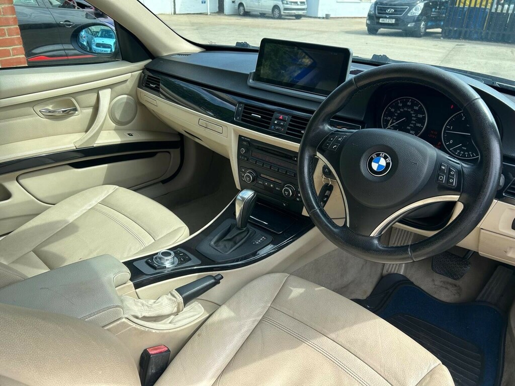 BMW 3 Series Estate Blue #16
