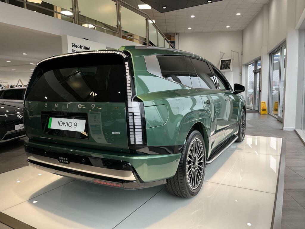Hyundai Ioniq Estate Green #3
