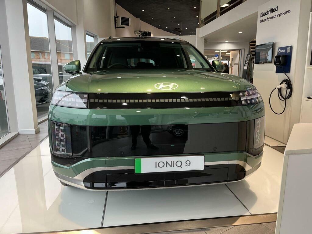 Hyundai Ioniq Estate Green #4