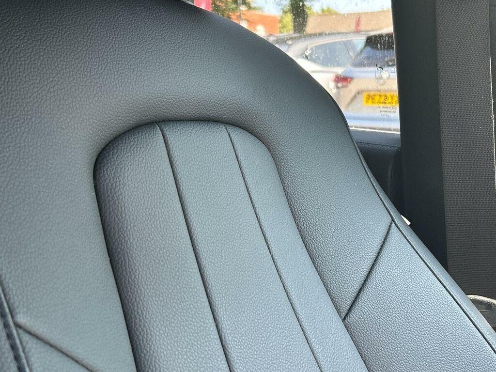Mercedes-Benz B Class Hatchback Black #40
