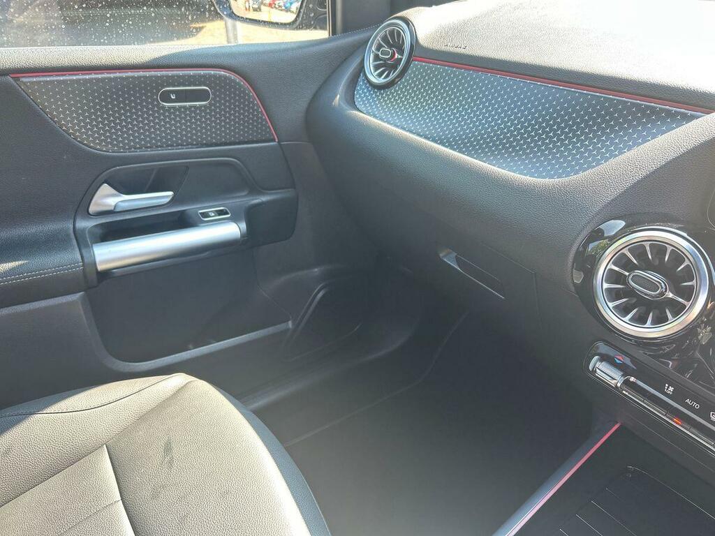 Mercedes-Benz B Class Hatchback Black #41