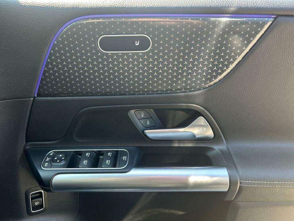 Mercedes-Benz B Class Hatchback Black #47