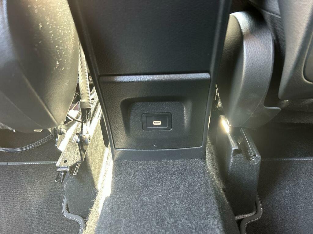 Mercedes-Benz B Class Hatchback Black #51