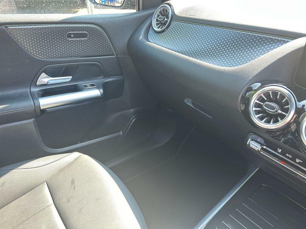 Mercedes-Benz B Class Hatchback Black #43