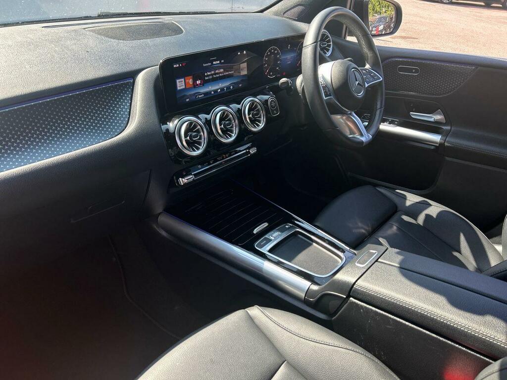 Mercedes-Benz B Class Hatchback Black #2