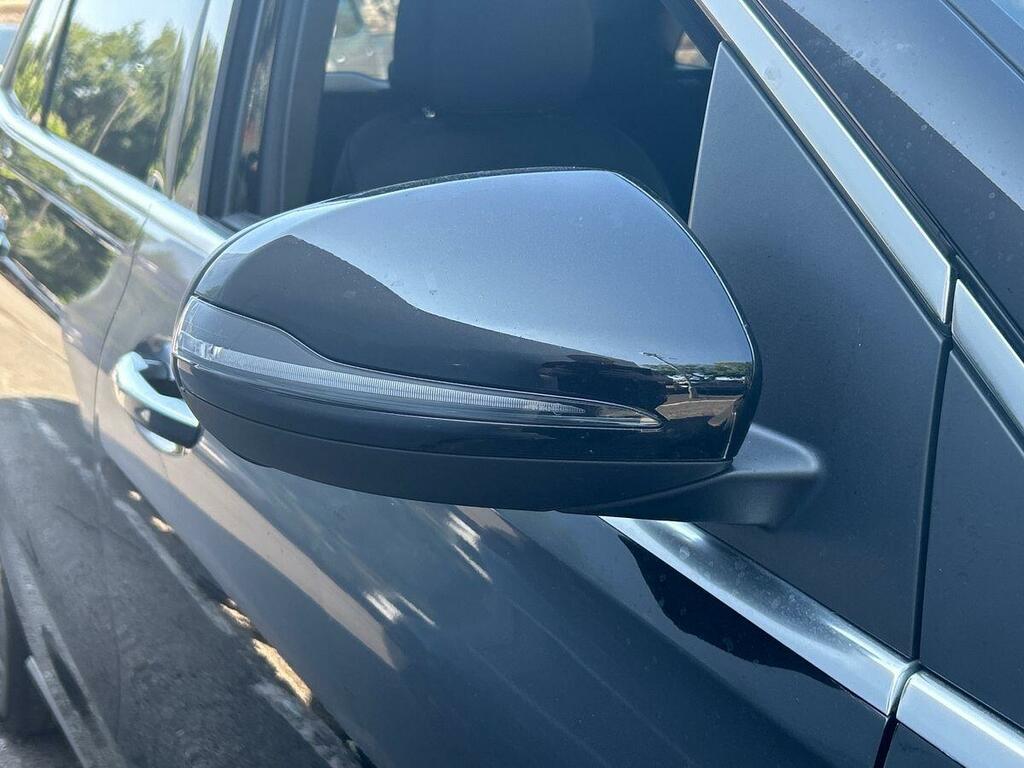 Mercedes-Benz B Class Hatchback Black #23