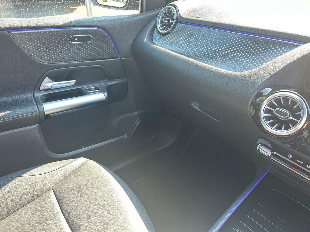 Mercedes-Benz B Class Hatchback Black #44
