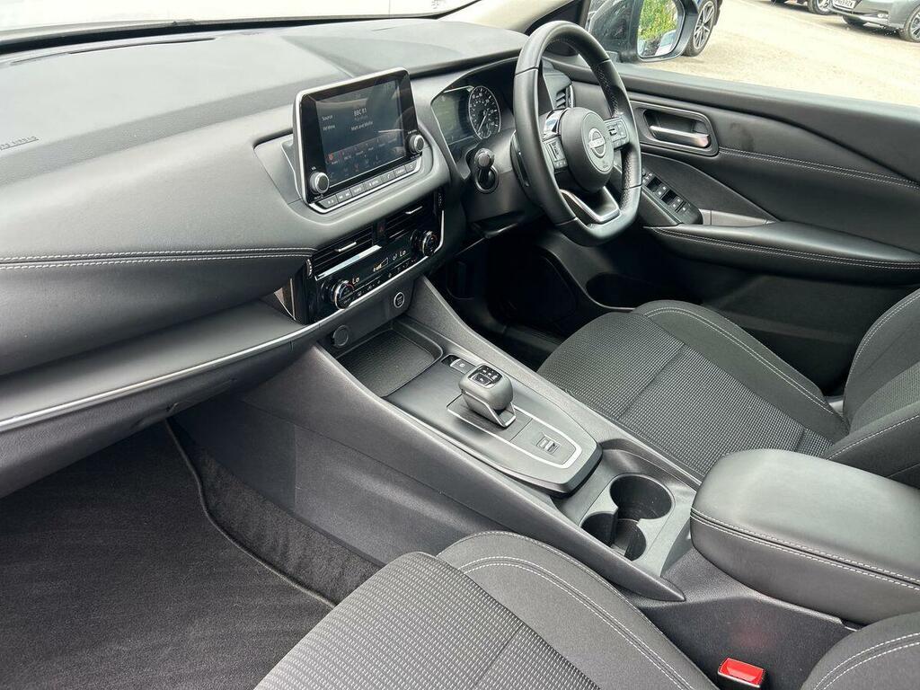 Nissan Qashqai 1.3 Dig-t Mhev Acenta Premium Suv Hybri BL23FFH Black #2